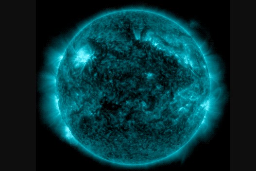 NASA: Sun Releases 2 Strong Solar Flares Before Cell Phone Outage