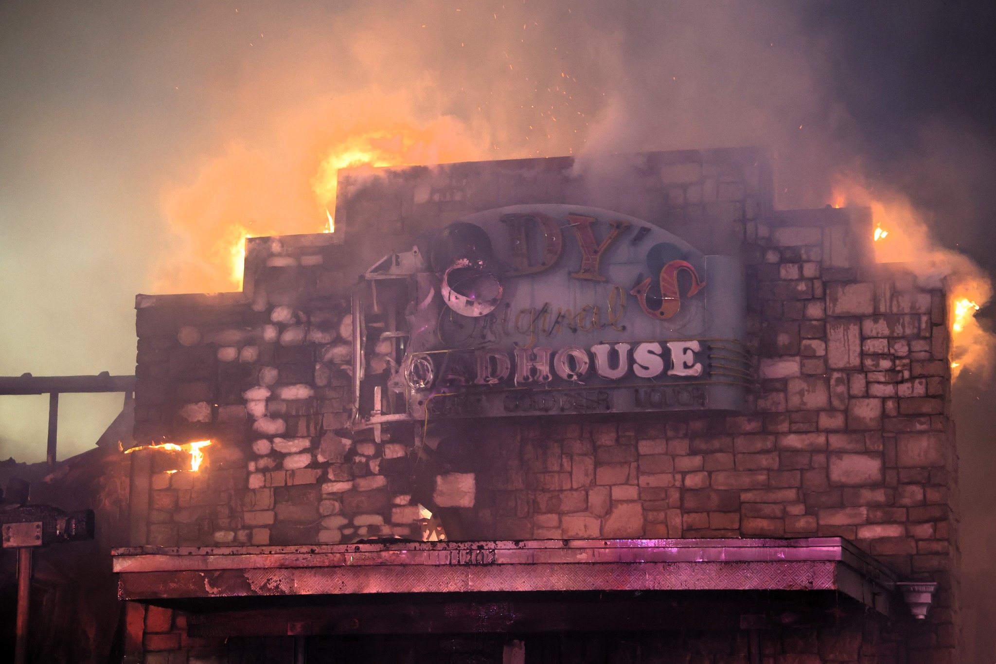 Fire Erupts At Cody’s Original Roadhouse in Tampa